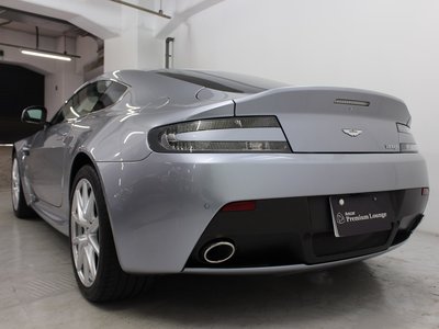 ASTON MARTIN V8 - 9