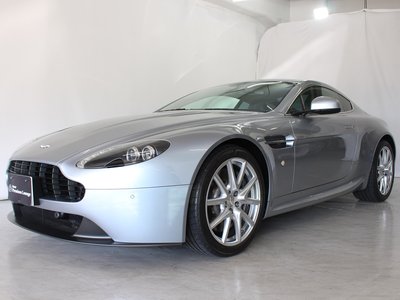 ASTON MARTIN V8 - 6