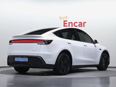 TESLA MODEL Y - 4