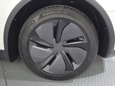 TESLA MODEL Y - 8