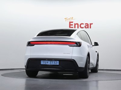 TESLA MODEL Y - 3