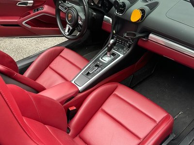 PORSCHE 718 BOXSTER - 8