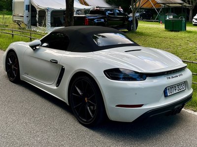 PORSCHE 718 BOXSTER - 4