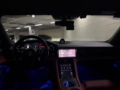 صورة 8 لـ 2021 Porsche TAYCAN