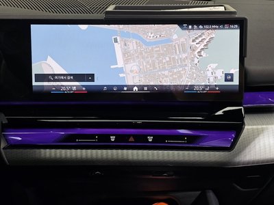 2025 BMW 5 SERIES — миниатюра 21