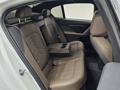 2025 BMW 5 SERIES — миниатюра 17