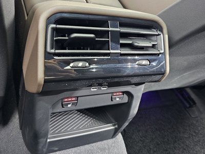 2025 BMW 5 SERIES — миниатюра 24