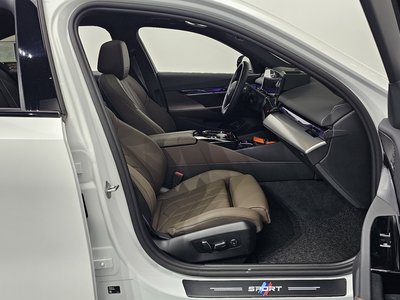2025 BMW 5 SERIES — миниатюра 18