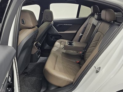 2025 BMW 5 SERIES — миниатюра 19