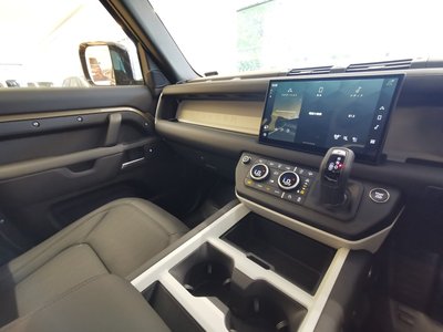 صورة مصغرة 37 لـ 2025 LAND Rover DEFENDER