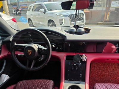 PORSCHE TAYCAN - 5
