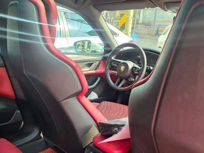 PORSCHE TAYCAN - 8