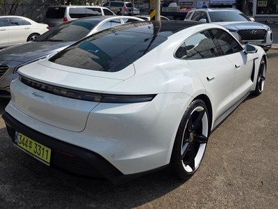PORSCHE TAYCAN - 4