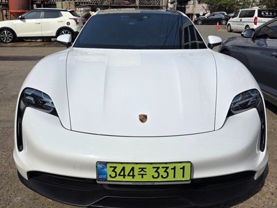 PORSCHE TAYCAN - 2