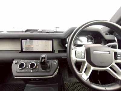 LAND ROVER DEFENDER - 10