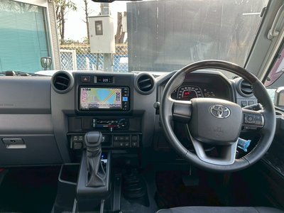 TOYOTA LAND CRUISER 70 - 4