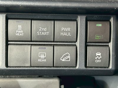 TOYOTA LAND CRUISER 70 - 9