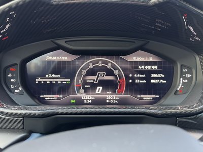 LAMBORGHINI URUS - 4