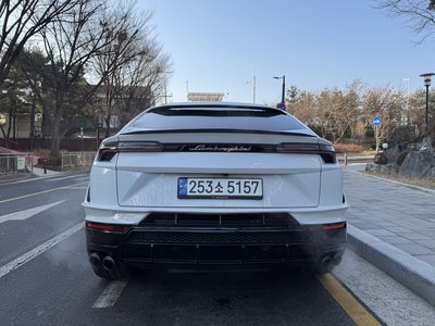 LAMBORGHINI URUS - 3