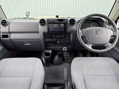 TOYOTA LAND CRUISER 70 - 4