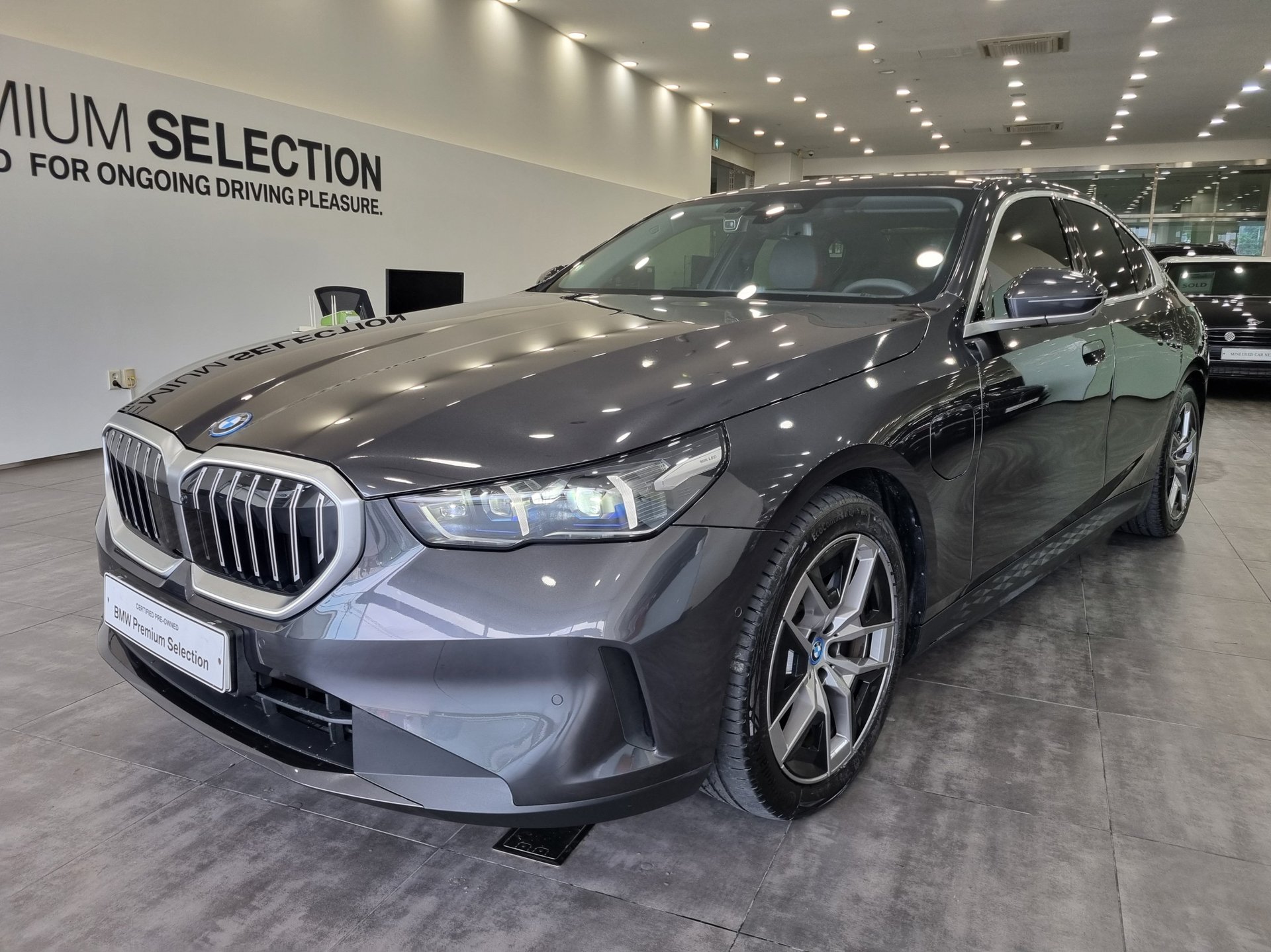 BMW 5 SERIES - View 1