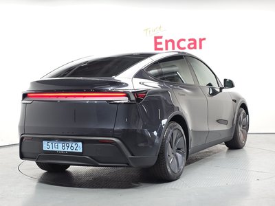 TESLA MODEL Y - 3