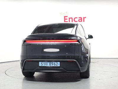 TESLA MODEL Y - 4