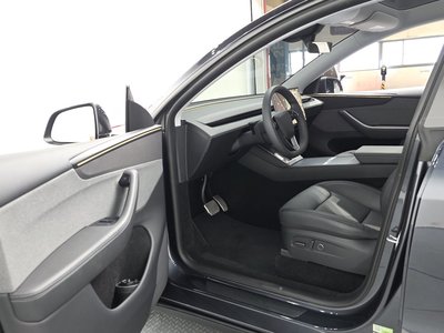 TESLA MODEL Y - 10