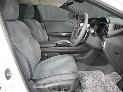 صورة 9 لـ 2023 Lexus RZ