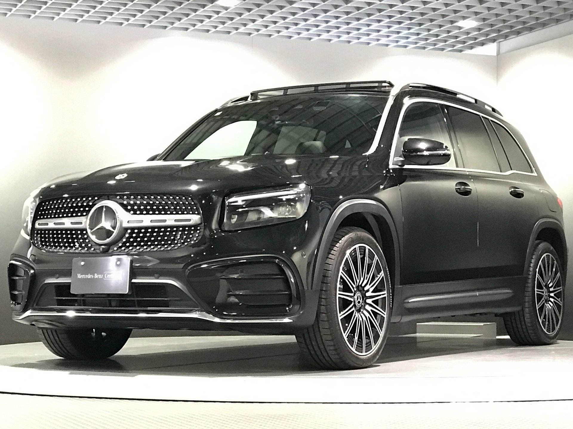 MERCEDES-BENZ GLB - View 1