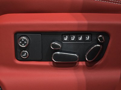 2026 Bentley BENTAYGA thumbnail 15