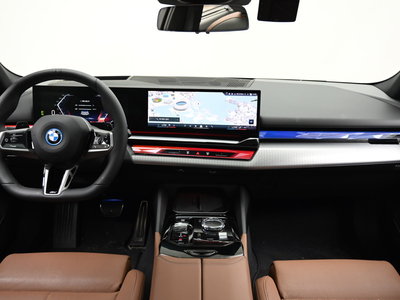 صورة 4 لـ 2025 BMW 5 SERIES