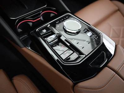 صورة 9 لـ 2025 BMW 5 SERIES