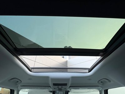 LAND ROVER DEFENDER - 3