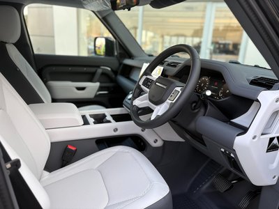 LAND ROVER DEFENDER - 10