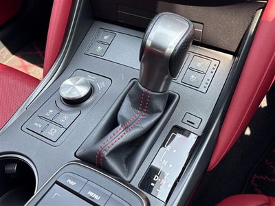 2021 Lexus IS — миниатюра 19