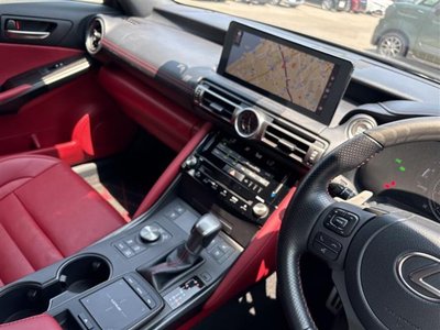 2021 Lexus IS — миниатюра 15