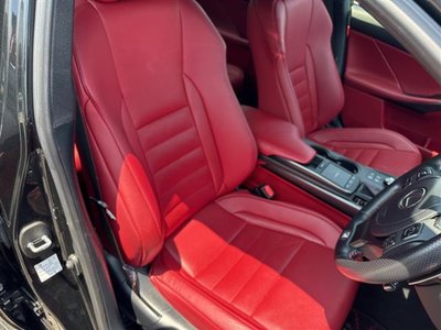 2021 Lexus IS — миниатюра 30