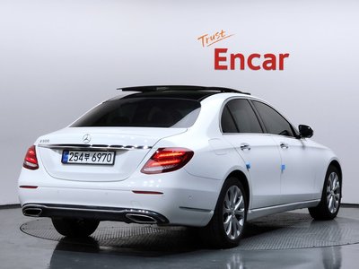 MERCEDES-BENZ E-CLASS - 3
