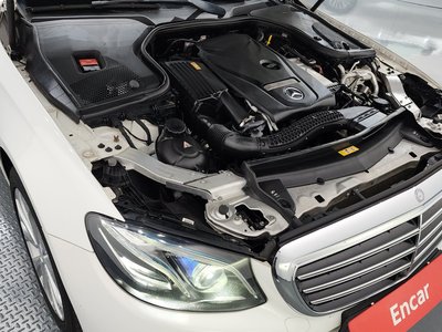 MERCEDES-BENZ E-CLASS - 7