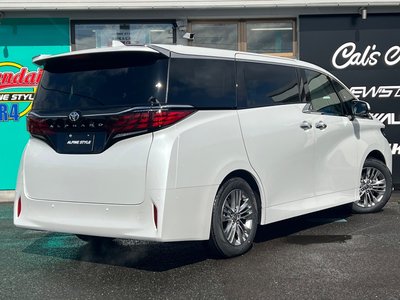 2026 Toyota ALPHARD photo 9