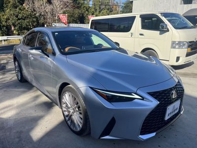 LEXUS IS