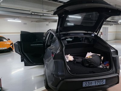 TESLA MODEL Y - 4