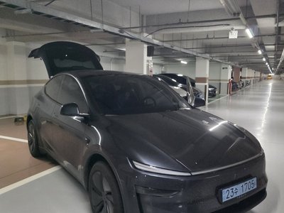 TESLA MODEL Y - 6