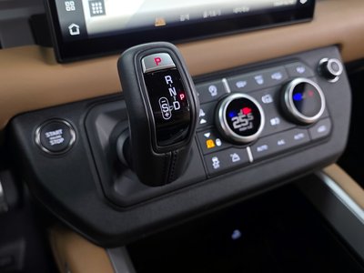 LAND ROVER DEFENDER - 9