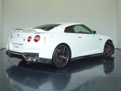 NISSAN GT-R - 2