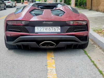 LAMBORGHINI AVENTADOR - 3