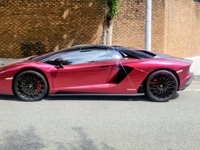 LAMBORGHINI AVENTADOR - 4