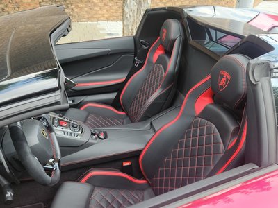 LAMBORGHINI AVENTADOR - 9