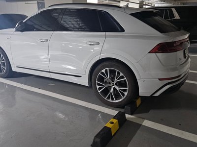 AUDI Q8 - 2